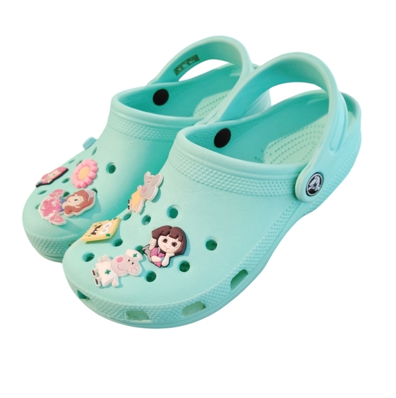 CROCS Classic Clogs Rubber Water Shoes Sz 6 (Charms Included) - Picture 1 of 8